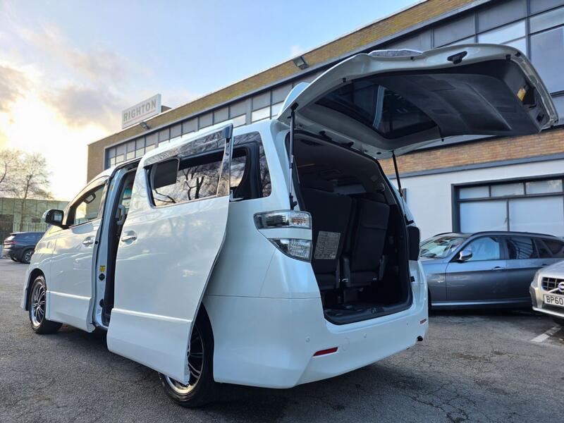 TOYOTA VELLFIRE