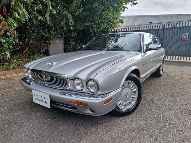 View JAGUAR XJ SOVEREIGN V8 4.0 LTR SOVEREIGN EXECUTIVE MODEL IN BEAUTIFUL SILVER EXTERIOR AND FLUTED LEATHER SEATS