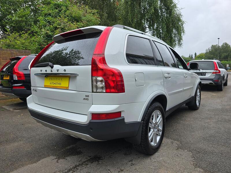 View VOLVO XC90 3.2 LTR SE 230 BHP 4X4 7 SEATER AUTO PETROL ULEZ COMP ICE WHITE BLACK LEATHER 