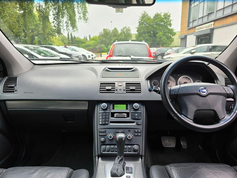 View VOLVO XC90 3.2 LTR SE 230 BHP 4X4 7 SEATER AUTO PETROL ULEZ COMP ICE WHITE BLACK LEATHER 