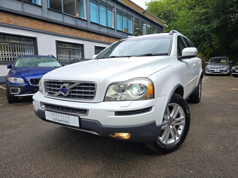 View VOLVO XC90 3.2 LTR SE 230 BHP 4X4 7 SEATER AUTO PETROL ULEZ COMP ICE WHITE BLACK LEATHER 